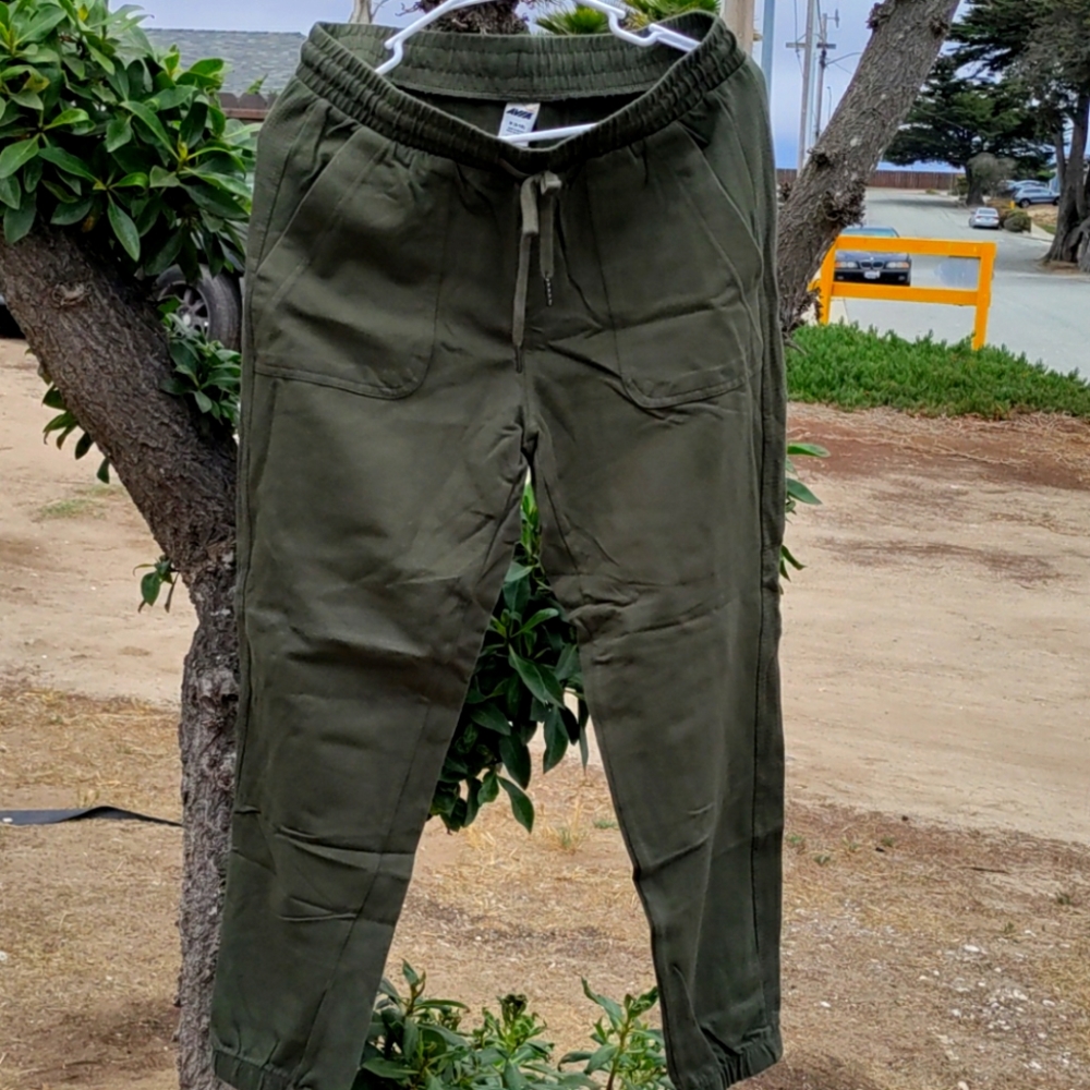 Really cute joggers...